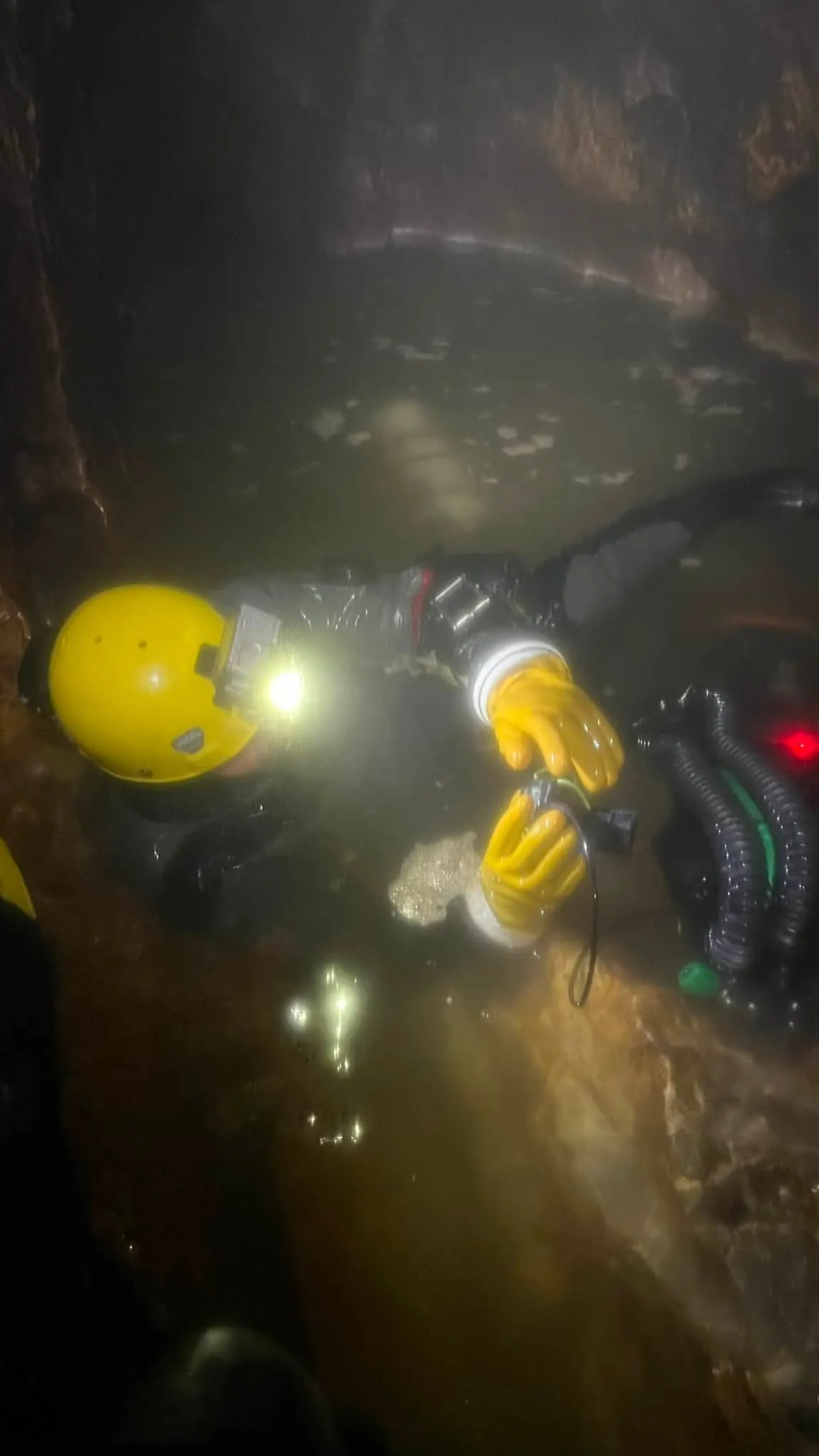 Explorări subacvatice în Peștera Zăpodie – Vărășoaia 2026 – imagine 1